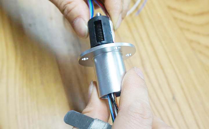 根據(jù)導(dǎo)電滑環(huán)原理接線圖自制作簡易功能滑環(huán)方法